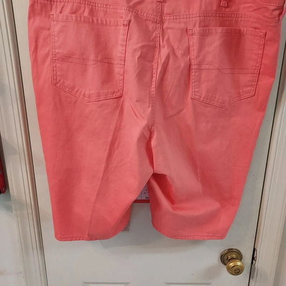 Riders by Lee Coral Elastic Waistband Shorts in Size 24W - Picture 6 of 9